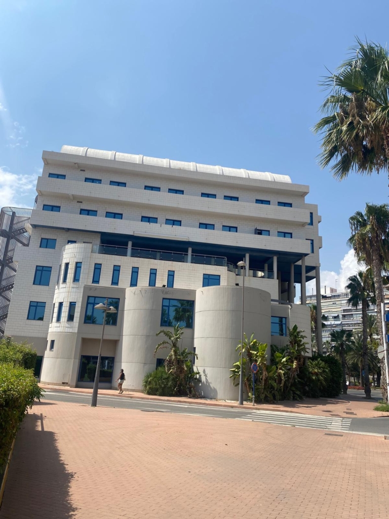 nieruchomości na Costa Blanca, O nas